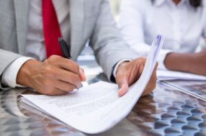 ¿En qué fijarse cuando firmas un contrato de arriendo?