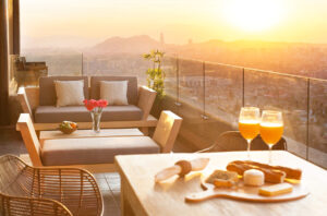 cuidados esenciales para mantener las terrazas de departamentos como nuevas